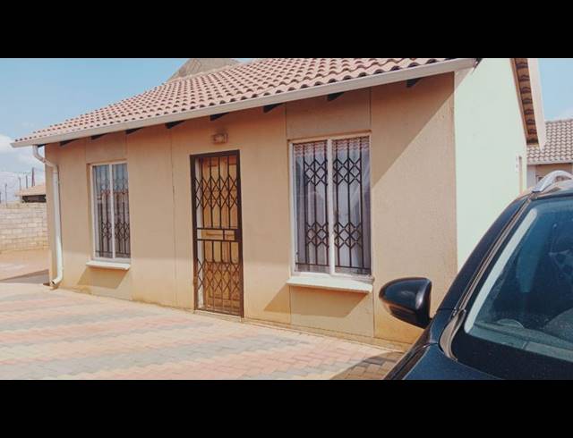 2 BEDROOM HOUSE FOR SALE IN PROTEA GLEN
